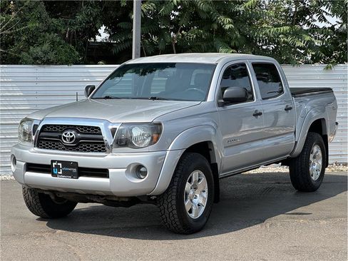 Used 2011 Toyota Tacoma 4x4 Double Cab w/ TRD Off-Road Pkg image 6