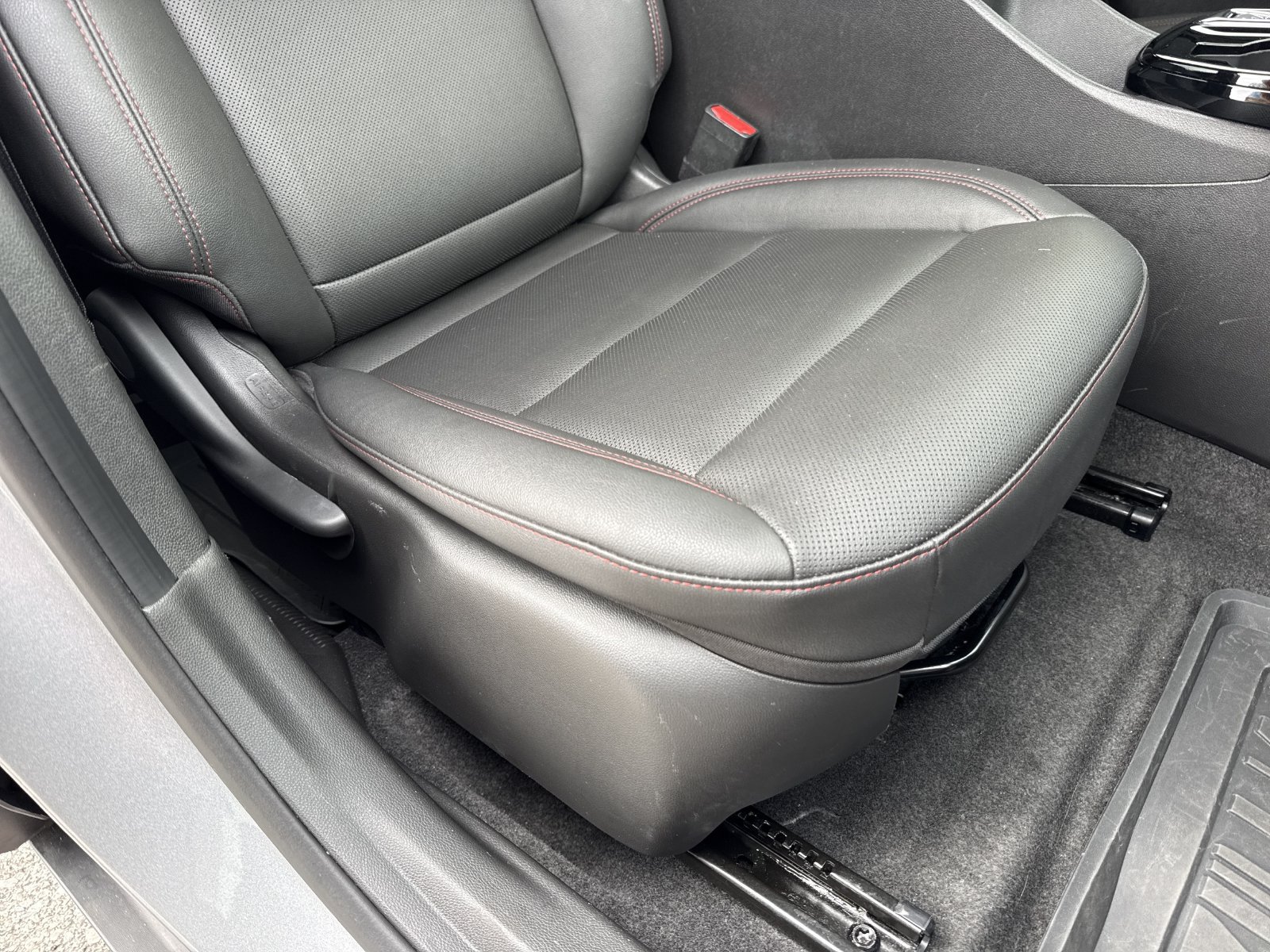 Used 2026 Chevrolet Trax RS w/ Sunroof Package FWD image 25