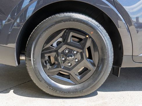 Used 2026 Kia Carnival FWD image 30