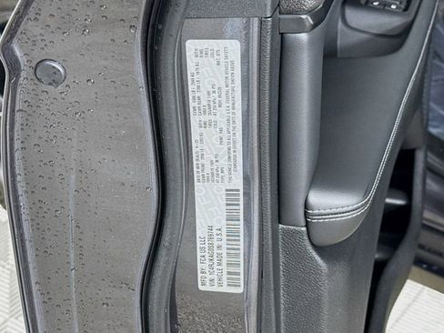 New 2025 Jeep Grand Cherokee L Altitude image 32