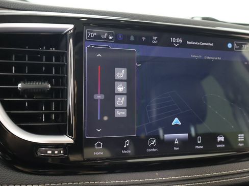 Used 2024 Chrysler Pacifica Limited w/ Uconnect Theater Family Group AWD/4WD image 8