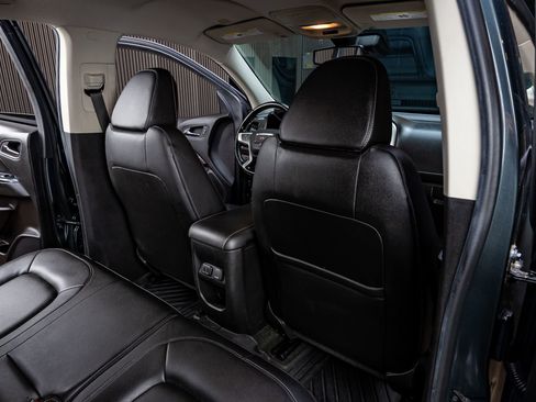 Used 2017 GMC Canyon SLT w/ Driver Alert Package AWD/4WD image 30