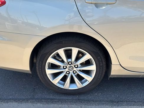 Used 2017 Toyota Camry XLE w/ Moonroof Package FWD image 27