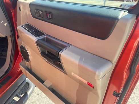 Used 2003 HUMMER H2 w/ Preferred Equipment Group image 29