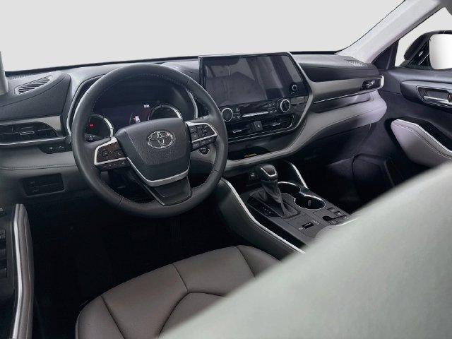 Used 2023 Toyota Highlander XLE AWD/4WD image 22