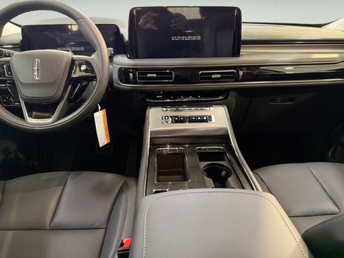 New 2026 Lincoln Aviator AWD image 22