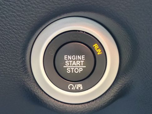 Used 2026 Chrysler Pacifica Select FWD image 27