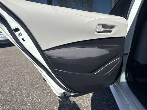 Used 2020 Toyota Corolla LE image 12