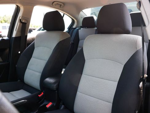 Used 2016 Chevrolet Cruze LS FWD image 6