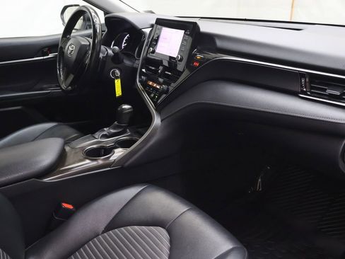 Used 2021 Toyota Camry SE image 11