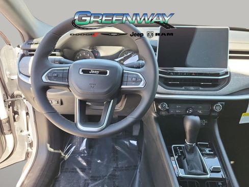 Used 2024 Jeep Compass Latitude AWD/4WD image 9