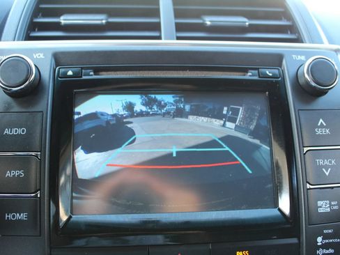 Used 2015 Toyota Camry XLE w/ Moonroof Package FWD image 19