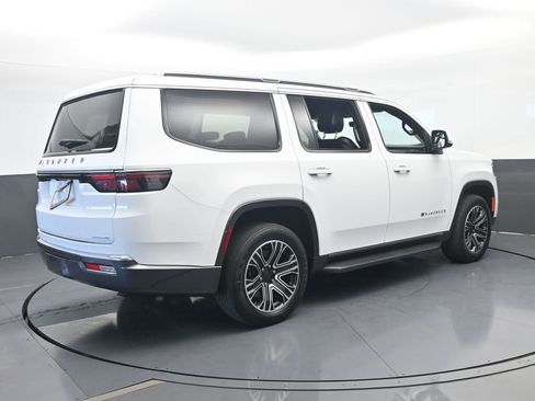 Used 2022 Jeep Wagoneer Series III RWD image 6