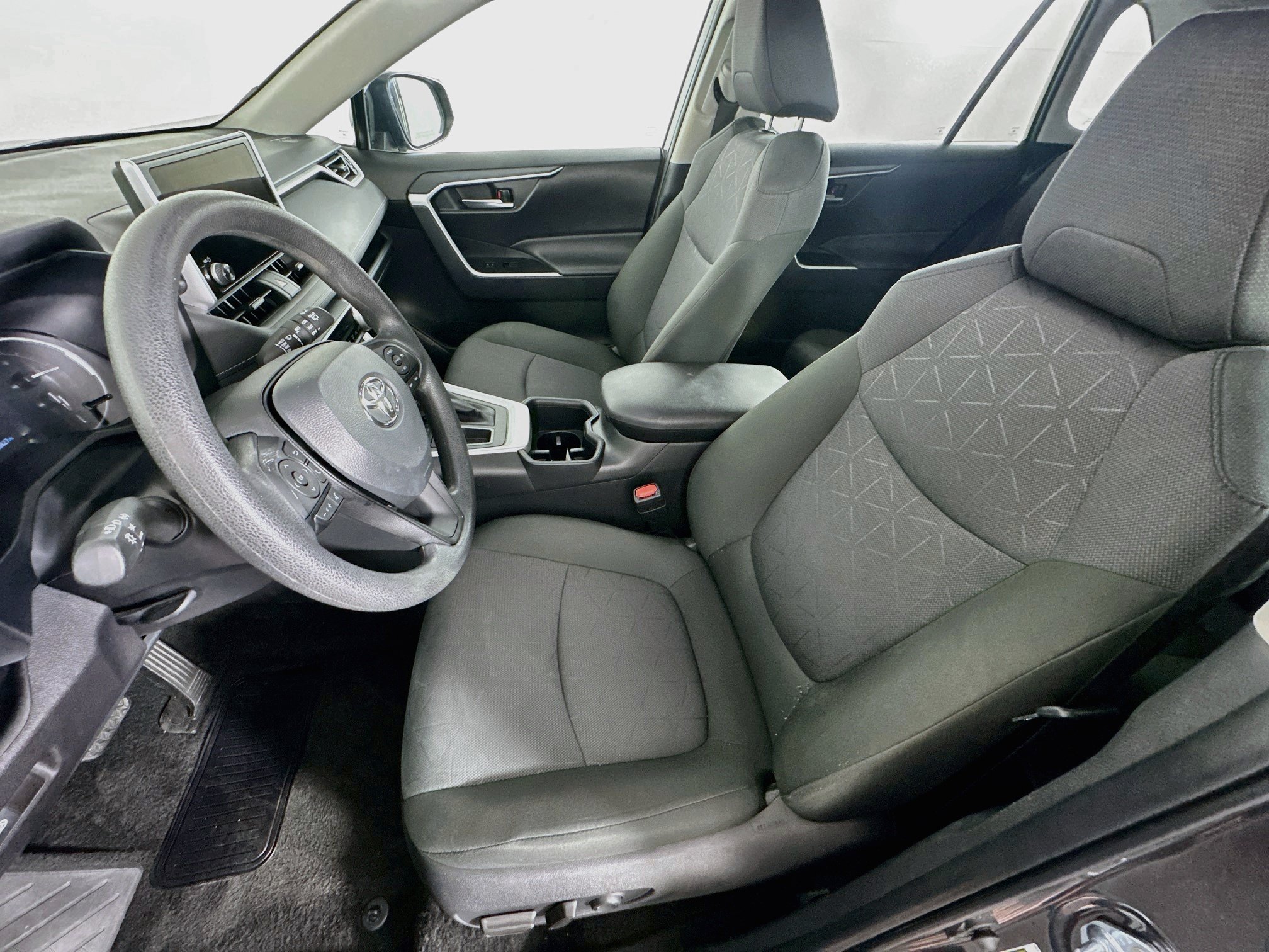 Used 2025 Toyota RAV4 XLE AWD/4WD image 13