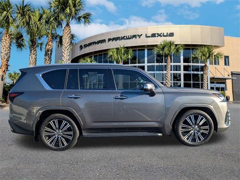 Used 2024 Lexus LX 600 4WD w/ Luxury Package image 4