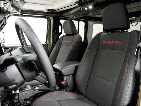 Used 2025 Jeep Wrangler Unlimited Rubicon w/ Convenience Group AWD/4WD image 7