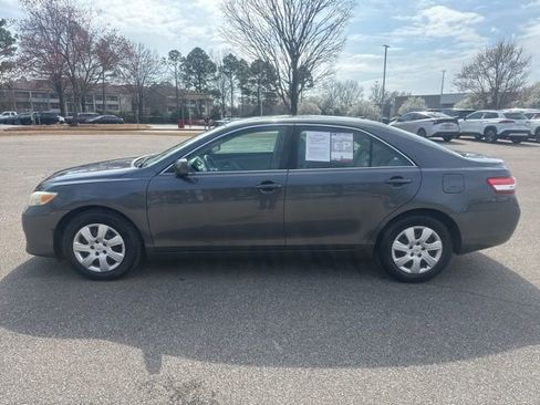 Used 2010 Toyota Camry LE image 2