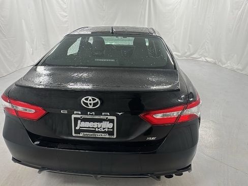 Used 2020 Toyota Camry SE FWD image 4
