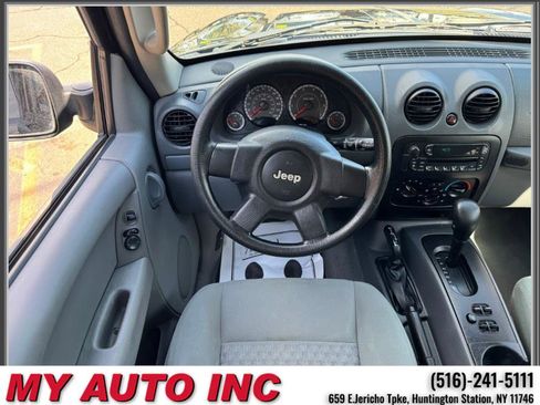 Used 2006 Jeep Liberty Sport AWD/4WD image 13