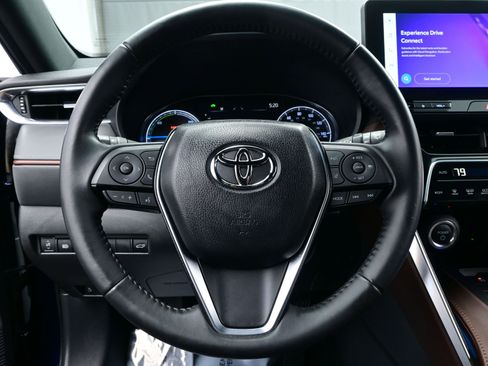 Used 2024 Toyota Venza XLE image 24