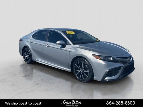 Used 2021 Toyota Camry SE w/ Convenience Package image 1