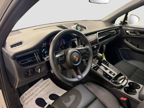 New 2026 Porsche Macan AWD/4WD image 4