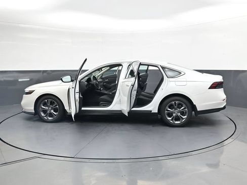 Used 2024 Honda Accord EX image 40