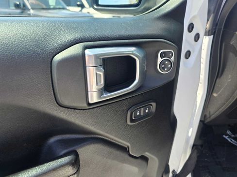 Used 2021 Jeep Wrangler Unlimited Rubicon w/ Cold Weather Group AWD/4WD image 21