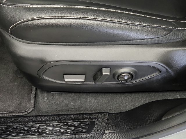 Used 2025 Jeep Grand Cherokee Limited RWD image 11