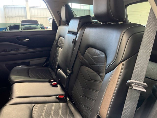 Used 2023 Nissan Pathfinder Platinum w/ Cargo Package FWD image 19