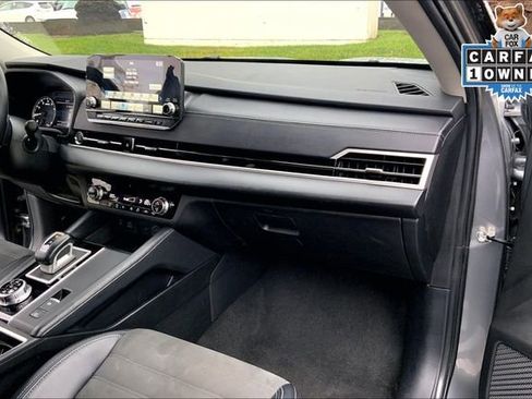 Used 2024 Mitsubishi Outlander SE Black Edition image 16
