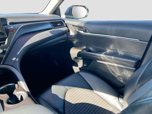 Used 2022 Toyota Camry SE FWD image 21