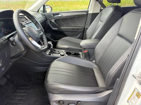 Used 2024 Volkswagen Tiguan SE AWD/4WD image 14