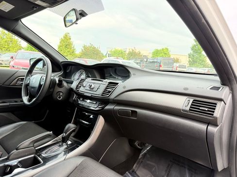 Used 2017 Honda Accord Sport image 26
