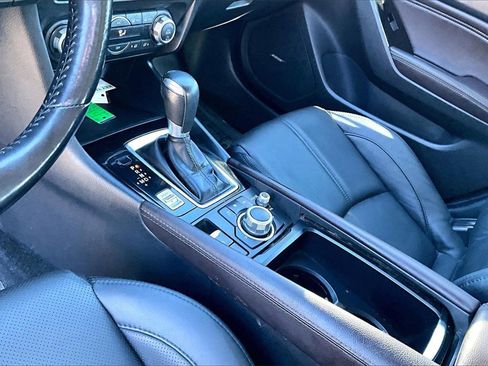 Used 2018 MAZDA MAZDA3 Grand Touring w/ Premium Equipment Package image 10