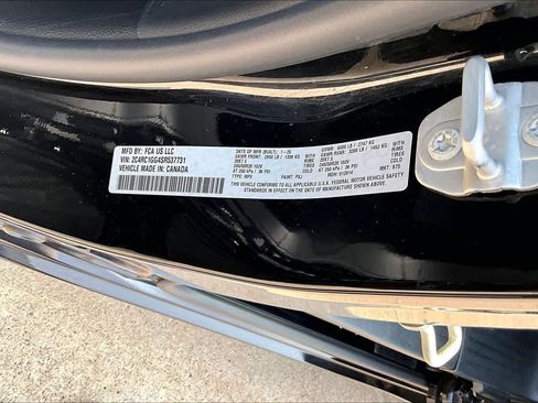 Used 2025 Chrysler Pacifica Limited FWD image 31