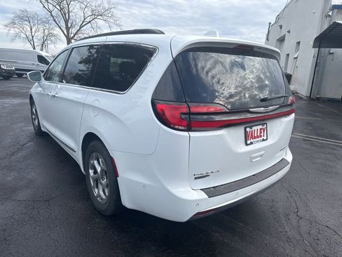 Used 2022 Chrysler Pacifica Limited image 10