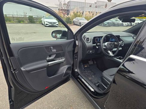 Used 2025 Mercedes-Benz GLA 250 image 21