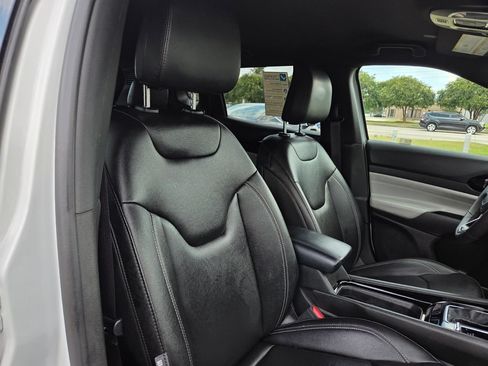 Used 2025 Jeep Compass Limited AWD/4WD image 27