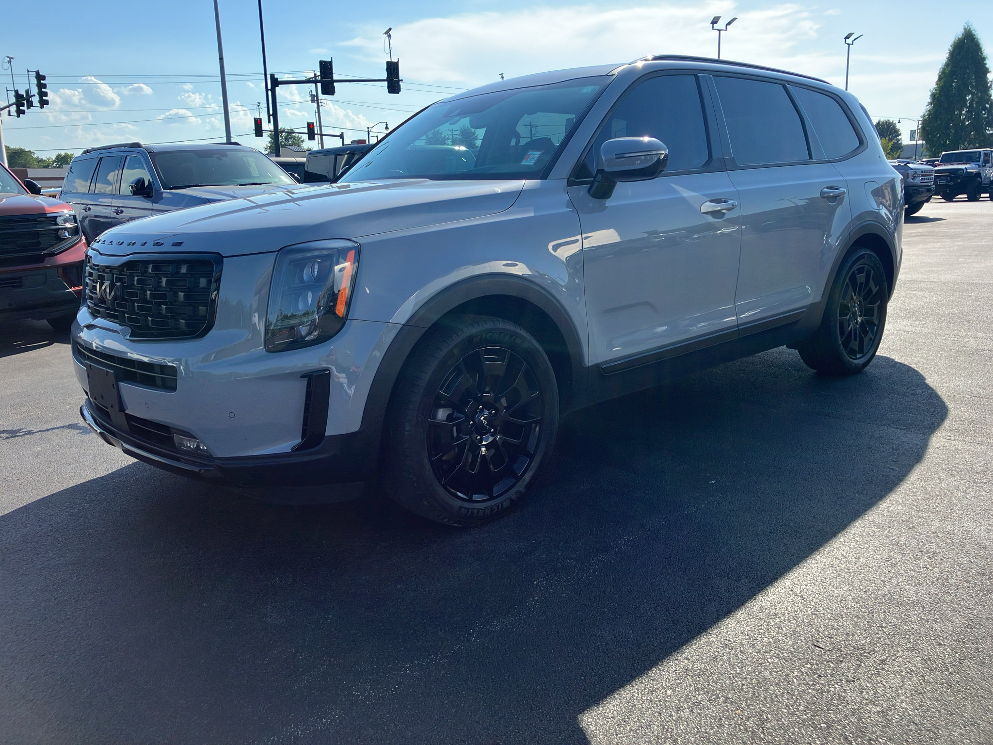 Used 2022 Kia Telluride SX w/ SX Prestige Package AWD/4WD image 2