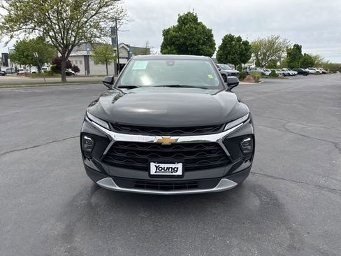 Used 2025 Chevrolet Blazer LT AWD/4WD image 2