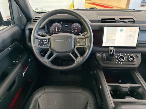 Certified 2025 Land Rover Defender 130 X-Dynamic SE AWD/4WD image 28