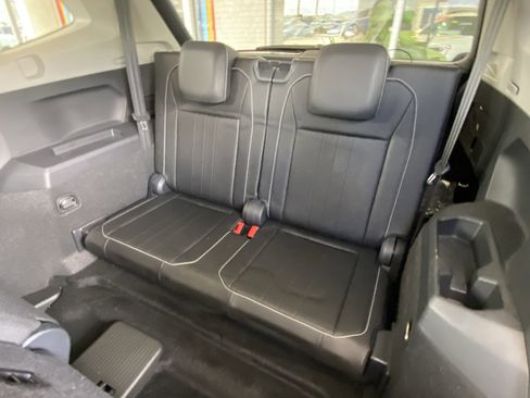 Certified 2023 Volkswagen Tiguan SE FWD image 29
