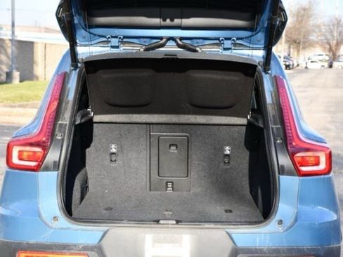 Certified 2025 Volvo XC40 B5 Plus image 25