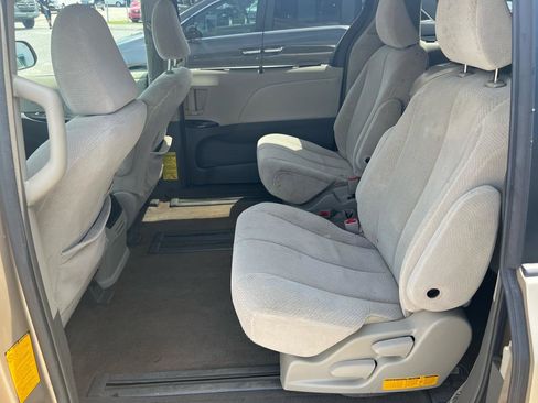Used 2013 Toyota Sienna LE FWD image 13