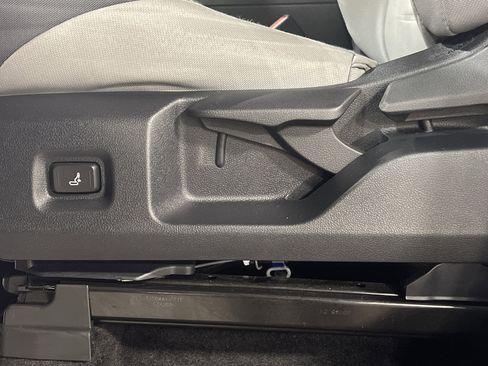 Used 2025 Toyota Tacoma SR image 12