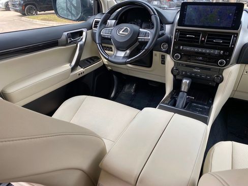 Used 2023 Lexus GX 460 Premium w/ Premium Package image 16