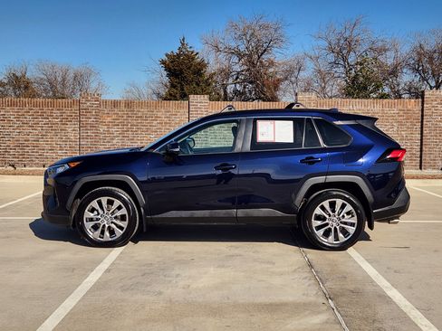 Used 2020 Toyota RAV4 XLE Premium image 5