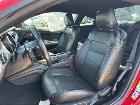 Used 2021 Ford Mustang GT Premium w/ Black Accent Package RWD image 9