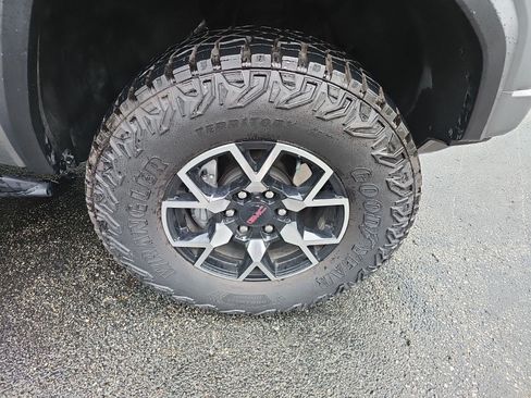 Used 2025 GMC Canyon AT4 w/ AT4X Package AWD/4WD image 10